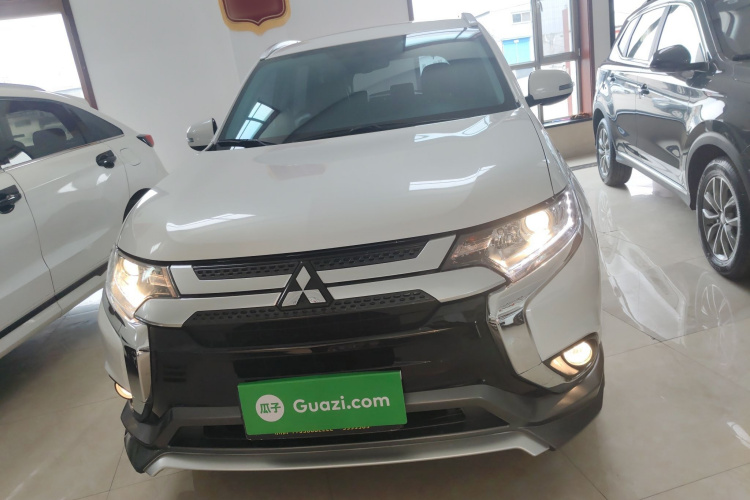 三菱 欧蓝德 2020款 2.0L 两驱畅享版 5座车身外观2