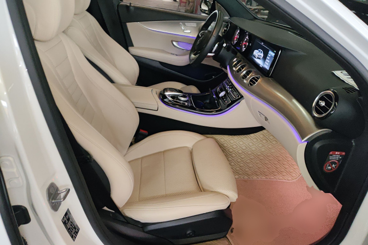 奔驰E级 2017款 E 200 运动型 4MATIC局部细节41