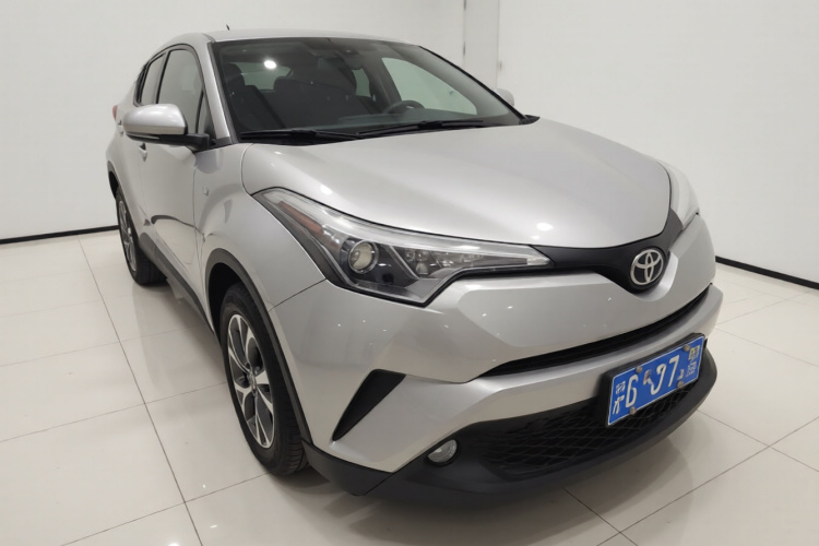 丰田C-HR 2018款 2.0L 领先天窗版 国VI车身外观3