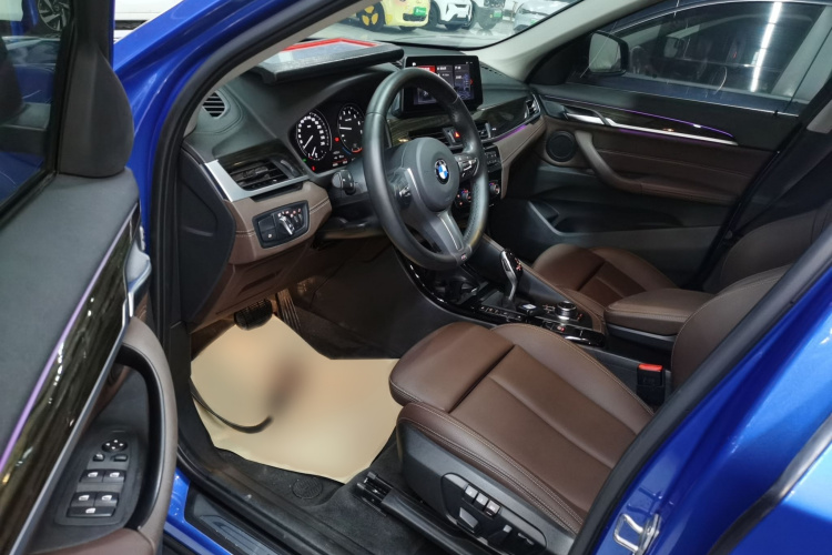 宝马X1 2020款 xDrive25Li 尊享型中控内饰7003