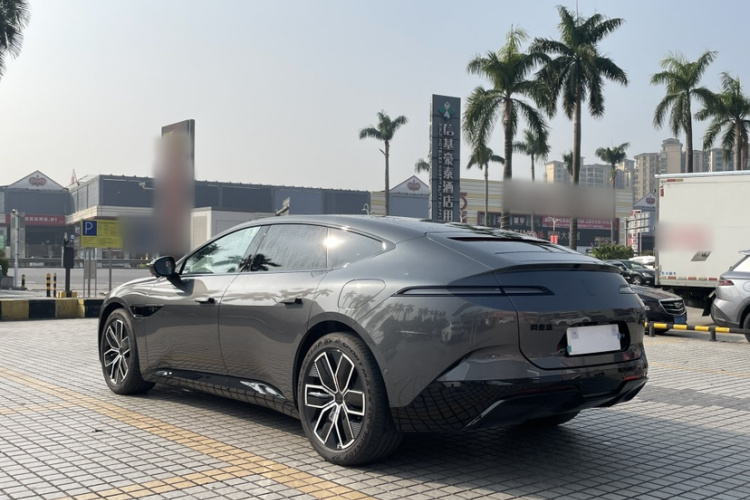 阿维塔12 2024款 700 三激光后驱奢享版车身外观6003