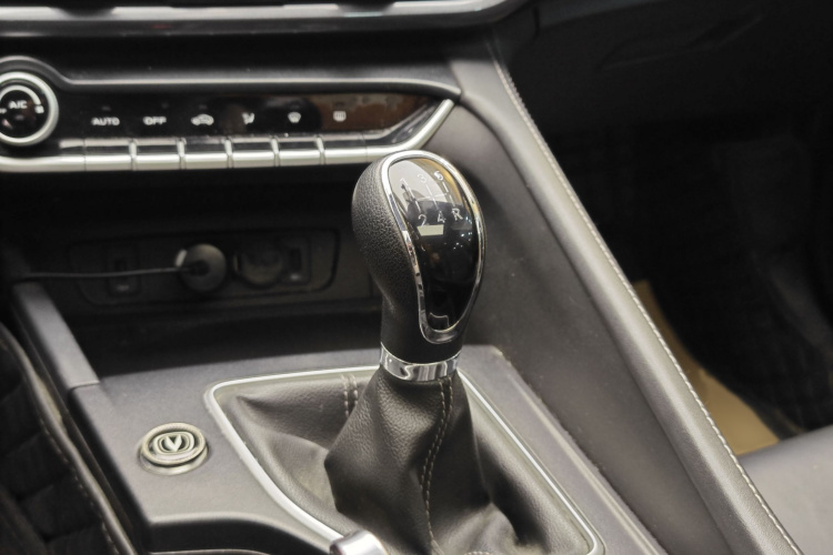 长安 逸动 2020款 PLUS 1.6L GDI 手动豪华型中控内饰7004