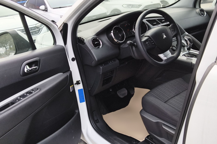 标致3008 2018款 2.0L 自动经典版中控内饰20