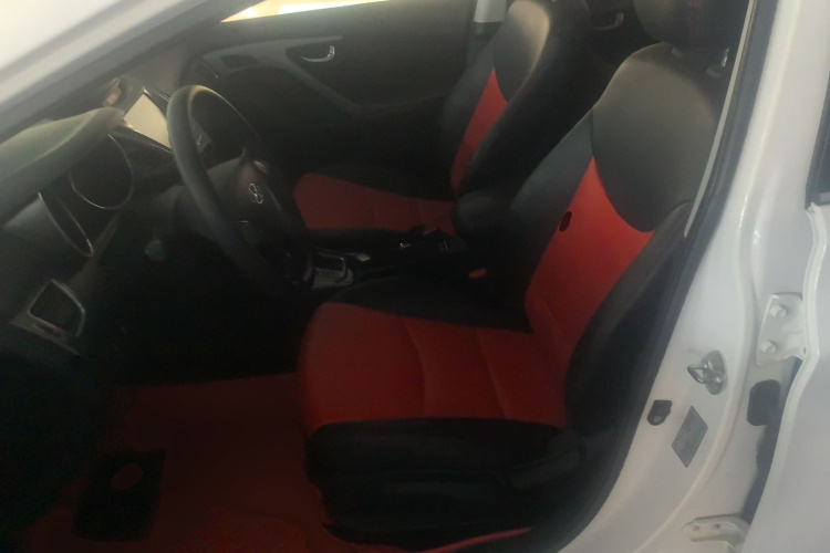 现代 朗动 2016款 1.6L 自动尊贵型中控内饰19