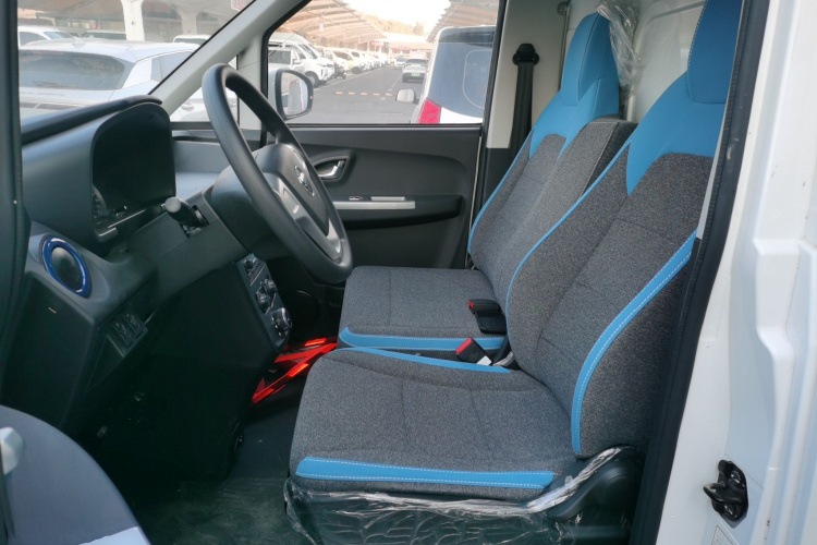 福田 智蓝精灵E7 2024款 改款 纯电动厢式运输车 平顶2座 亿纬锂能41.86kWh中控内饰19