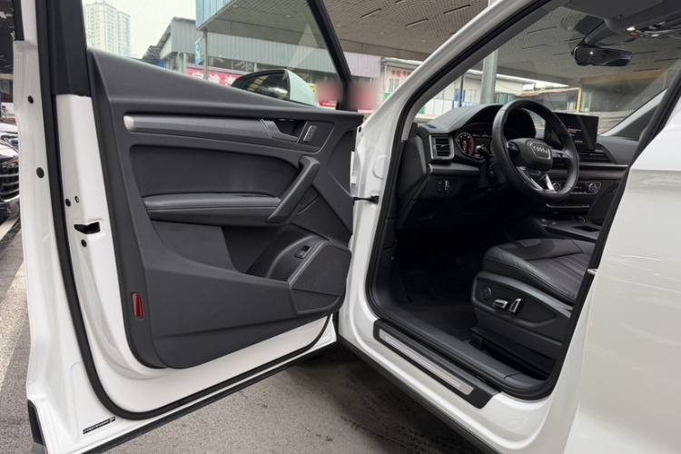 奥迪Q5L 2023款 40T 时尚致雅型中控内饰7009