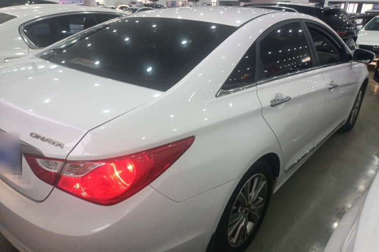 现代 索纳塔 2015款 经典 2.0L 自动豪华版车身外观6005