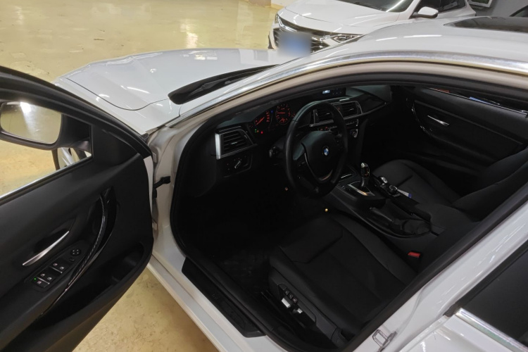 宝马3系 2016款 316Li 时尚型中控内饰20