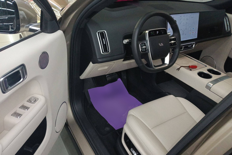 理想汽车 理想L8 2024款 Ultra中控内饰7003