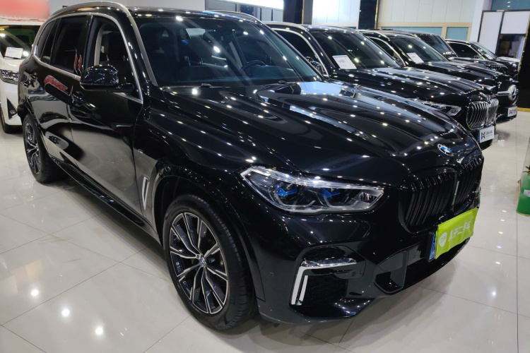 宝马X5 2022款 改款 xDrive 30Li 尊享型M运动套装车身外观3