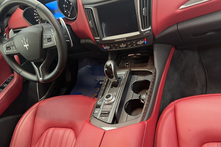 玛莎拉蒂 Levante 2018款 3.0T 豪华杰尼亚版局部细节16
