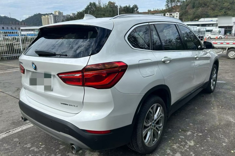 宝马X1 2018款 sDrive20Li 领先型车身外观6008