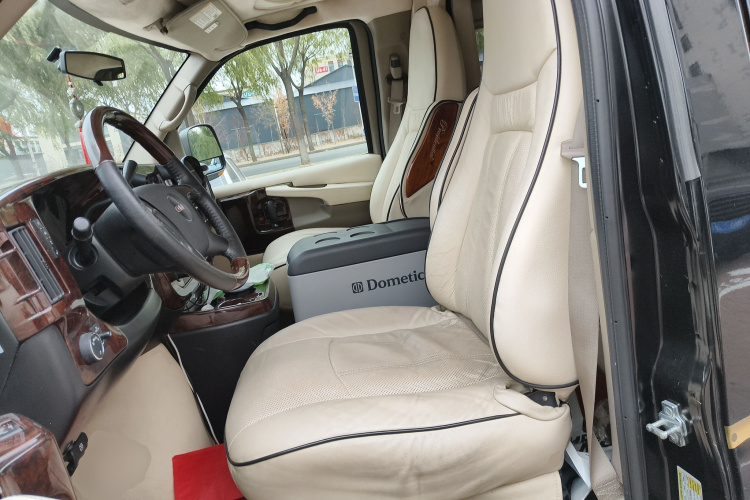 GMC SAVANA 2014款 5.3L 四驱领袖版中控内饰19
