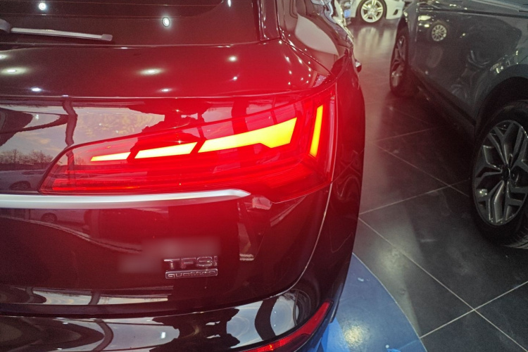 奥迪Q5L 2022款 40T 时尚动感型车身外观6001