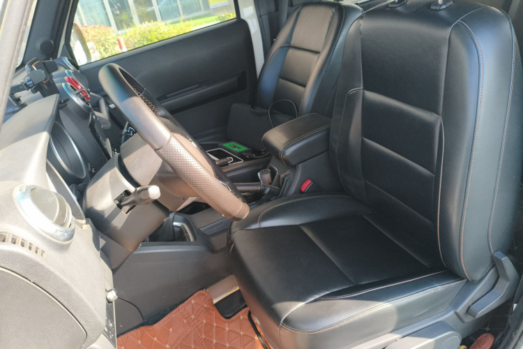 北京越野 北京BJ40 2016款 2.0T 手动两驱尊贵版局部细节19