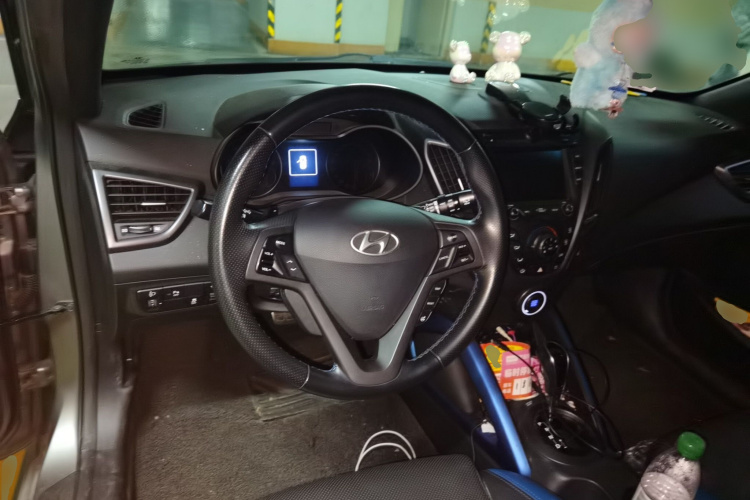 现代 Veloster飞思 2015款 1.6T 自动豪华版中控内饰13
