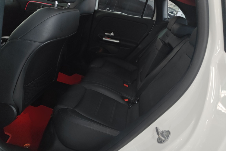 奔驰GLA 2020款 GLA 200中控内饰21