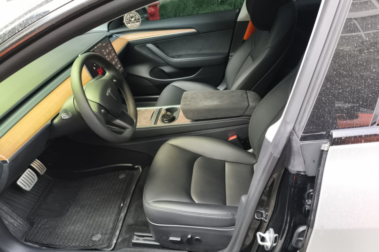 特斯拉 Model 3 2021款 改款二 Performance高性能全轮驱动版中控内饰19