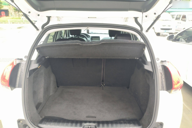 标致2008 2014款 1.6L 自动时尚版局部细节23