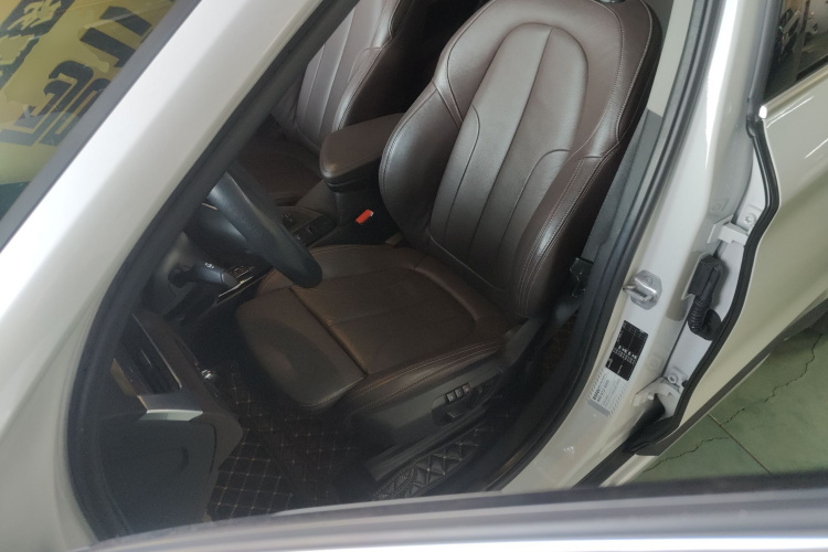 宝马X1 2018款 sDrive18Li 尊享型中控内饰19