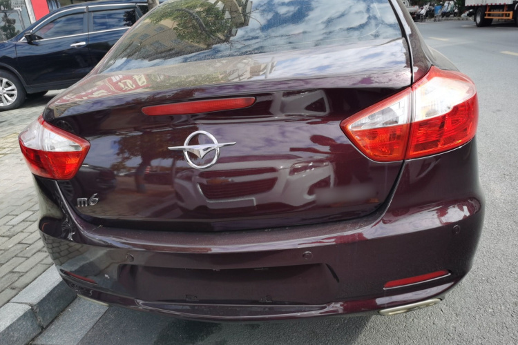 海马M6 2015款 1.5T CVT豪华型车身外观6