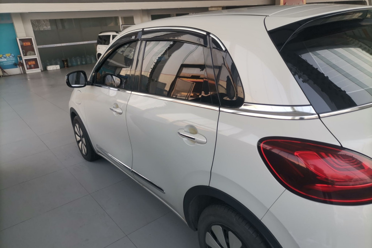 五菱汽车 五菱缤果 2023款 333km 灵犀互联+款车身外观4