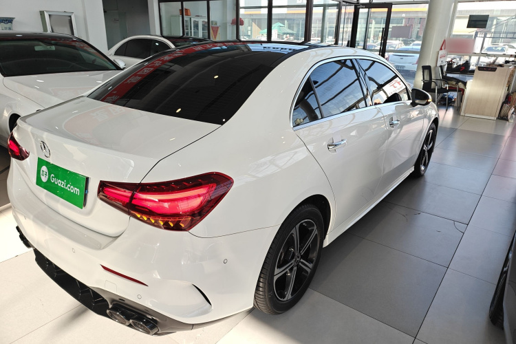 奔驰A级 2023款 A 200 L 时尚型车身外观7