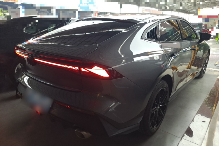 长安UNI-V 2025款 1.5T 500Bar高能版车身外观7