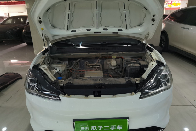 哪吒汽车 哪吒V 2022款 潮 300 Lite 磷酸铁锂局部细节24