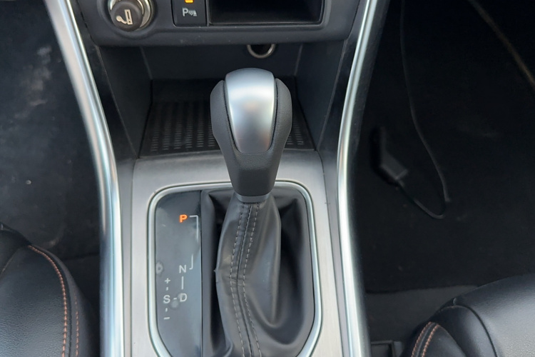 比亚迪 宋 2016款 盖世版 1.5TID 自动精英型局部细节18