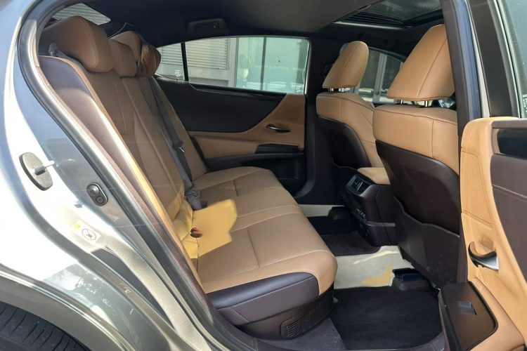 雷克萨斯ES 2018款 300h 卓越版 国V车身外观6012