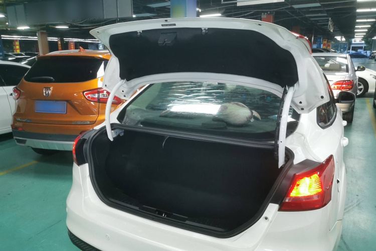 福特 福克斯 2015款 三厢 EcoBoost 125 自动超能风尚型局部细节23