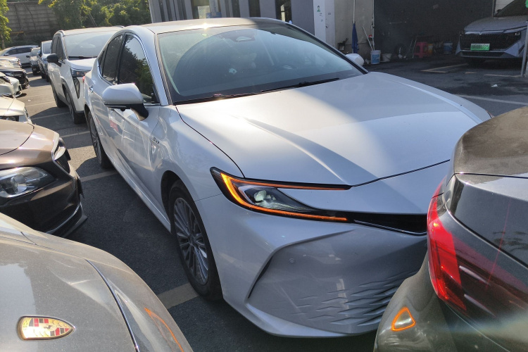 丰田 凯美瑞 2024款  双擎 2.0HG 尊贵版车身外观3