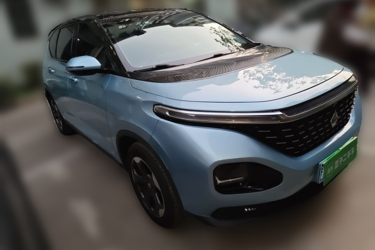 宝骏RM-5 2019款 1.5T CVT 24小时在线尊贵型 6座车身外观3