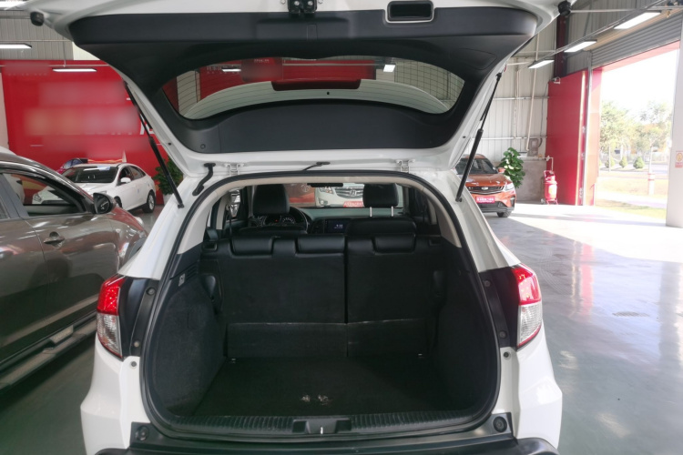 本田 缤智 2019款 1.5L CVT先锋版 国VI机舱底盘23