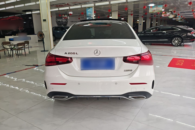 奔驰A级 2024款 A 200 L 时尚型车身外观6