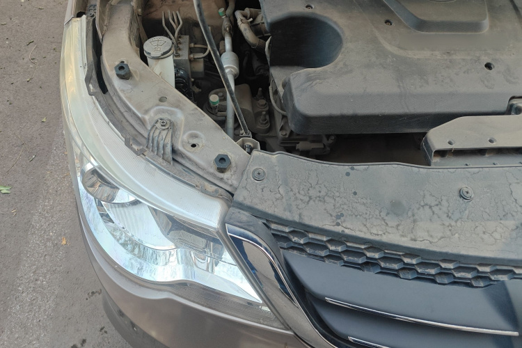 宝骏730 2014款 1.5L 手动舒适ESP版 7座局部细节9006