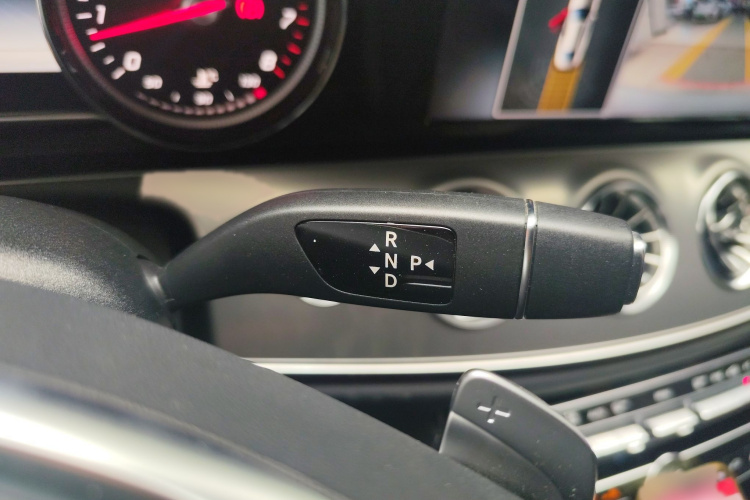 奔驰E级(进口) 2017款 E 200 4MATIC 轿跑车局部细节18