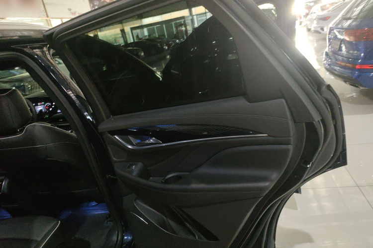 别克 昂科旗 2022款 652T 四驱尊享旗舰型 6座中控内饰7006