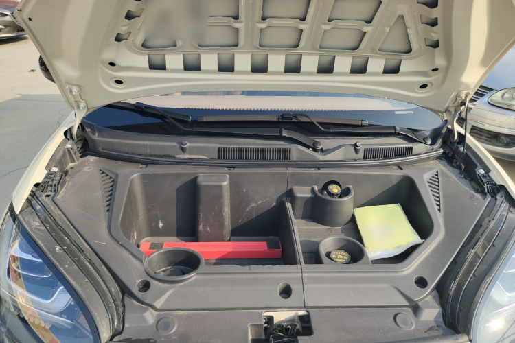 五菱汽车 五菱缤果 2025款 333km 灵犀互联款机舱底盘24