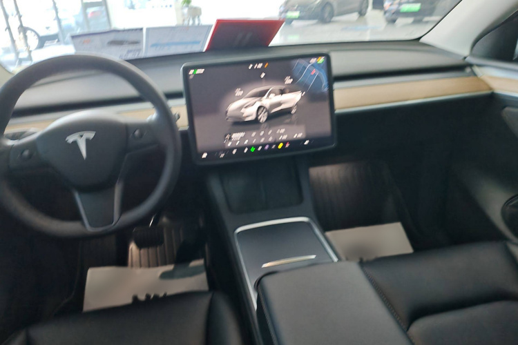 特斯拉 Model Y 2022款 改款 后轮驱动版中控内饰7004