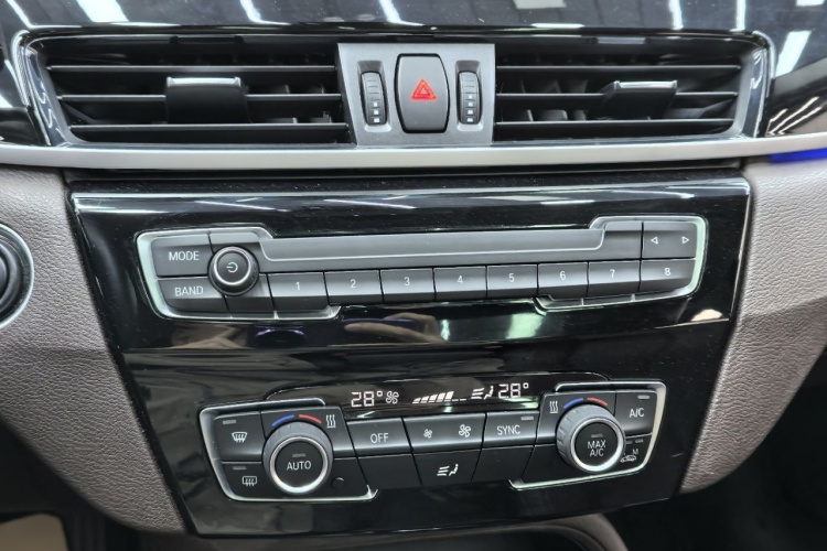 宝马X1 2022款 sDrive25Li 领先型中控内饰7014