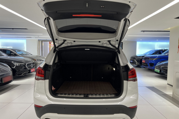 宝马X1 2022款 sDrive25Li 领先型车身外观6006