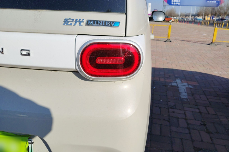 五菱汽车 宏光MINIEV 2024款 第三代 215km 青春版车身外观9