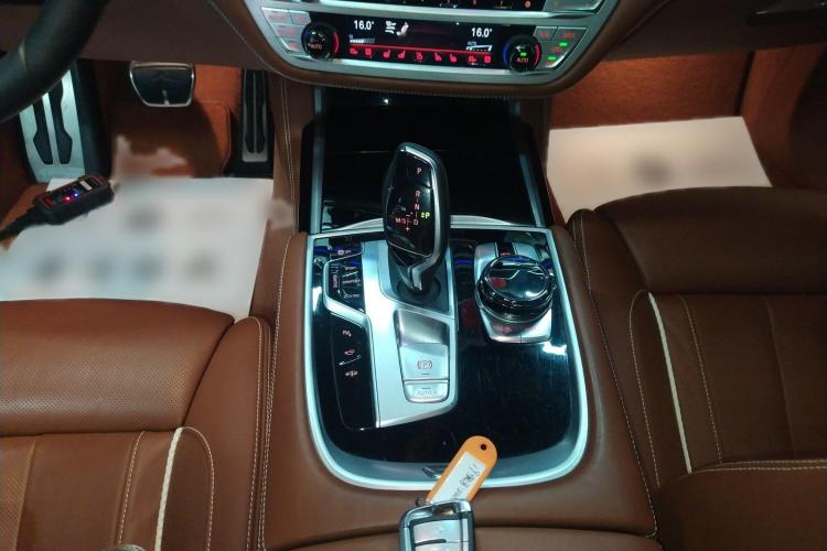 宝马7系 2018款 740Li xDrive 尊享型 M运动套装中控内饰18