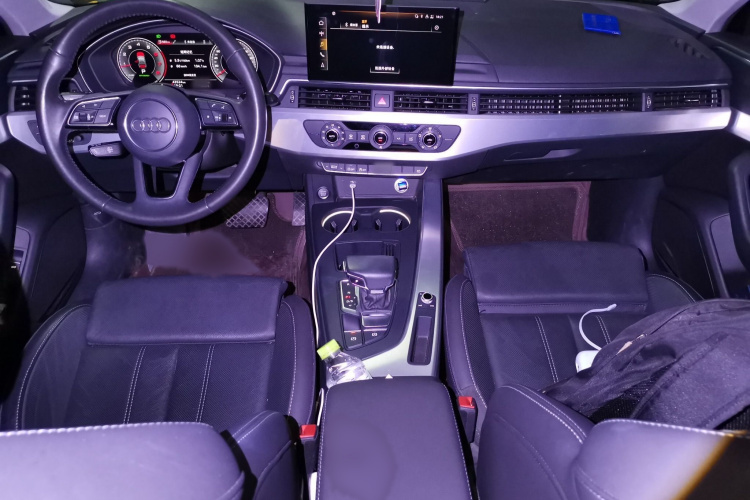 奥迪A4L 2020款 40 TFSI 时尚动感型中控内饰7002