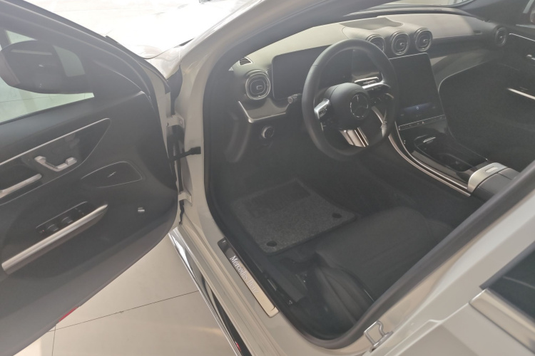 奔驰C级 2024款 改款 C 260 L 运动版中控内饰7003