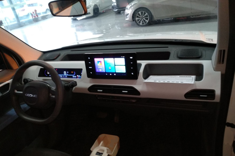 吉利银河 2023款 熊猫mini 200km 耐力熊中控内饰12