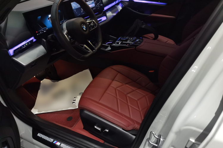 宝马5系 2025款 530Li 领先型 M运动套装中控内饰19