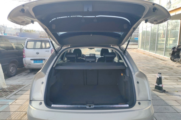 奥迪Q3 2013款 35 TFSI quattro 技术型机舱底盘23